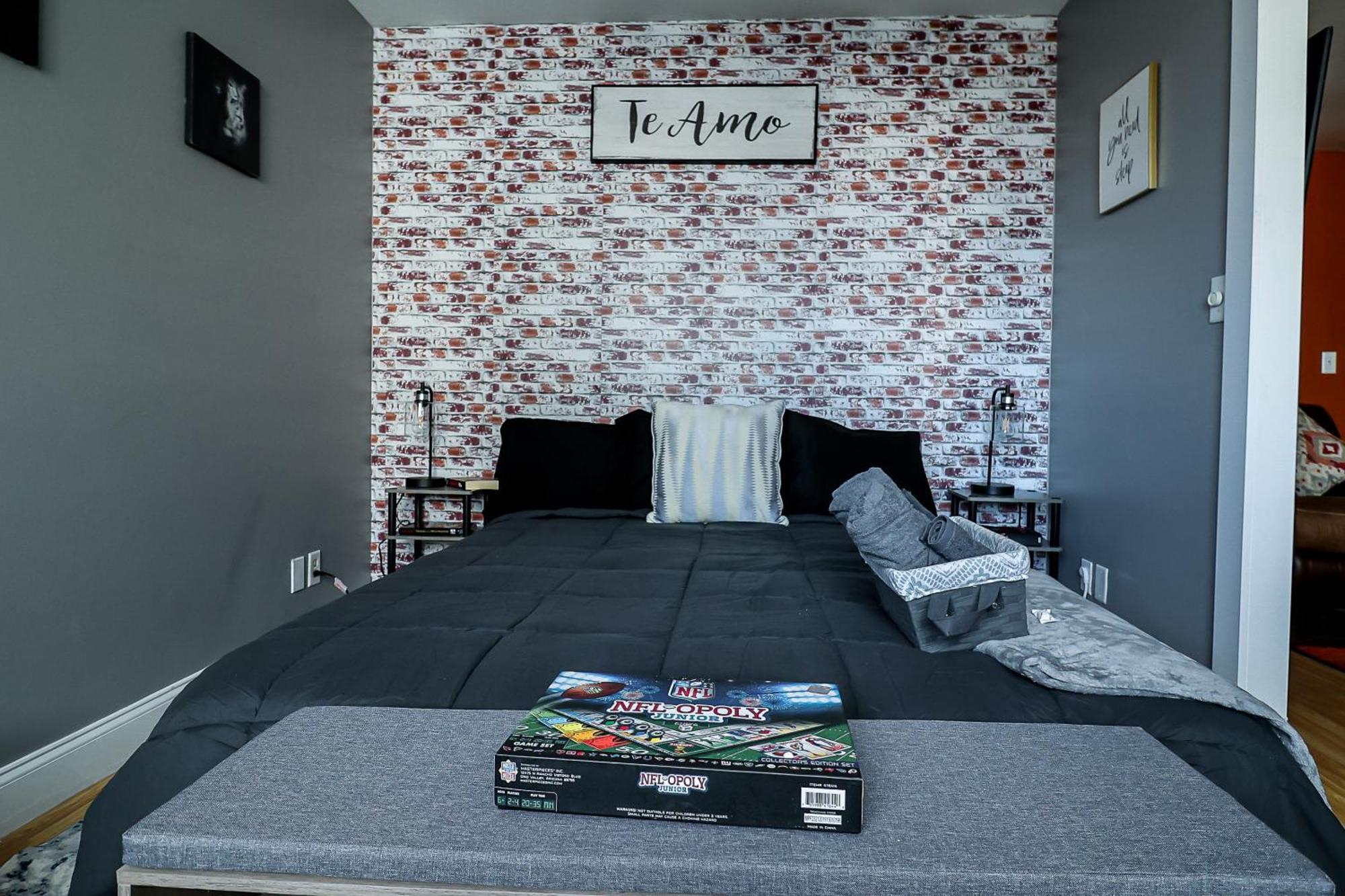 Highrise Dtwn 3 Bed W King Bed Apartment