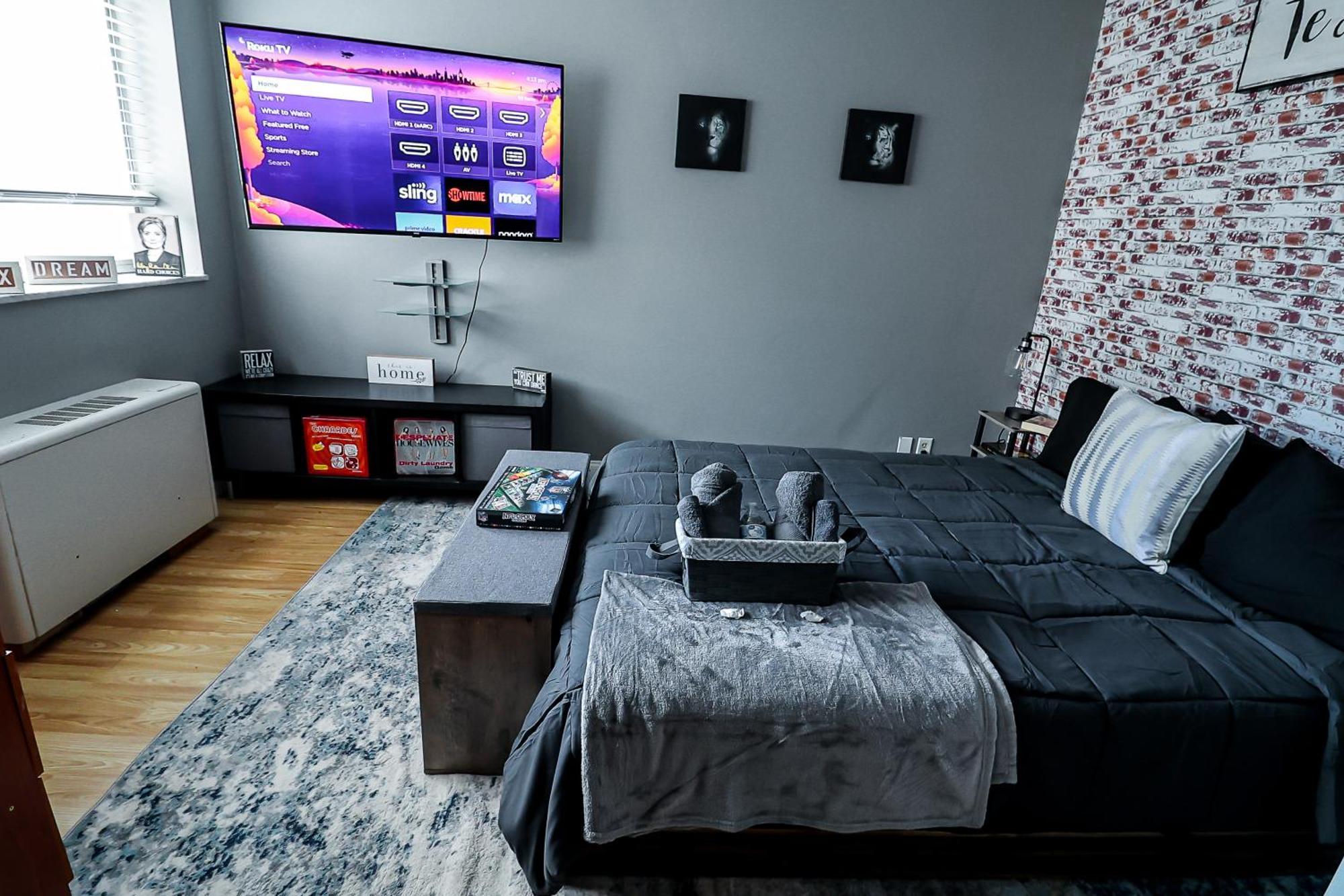 Apartment Highrise Dtwn 3 Bed W King Bed