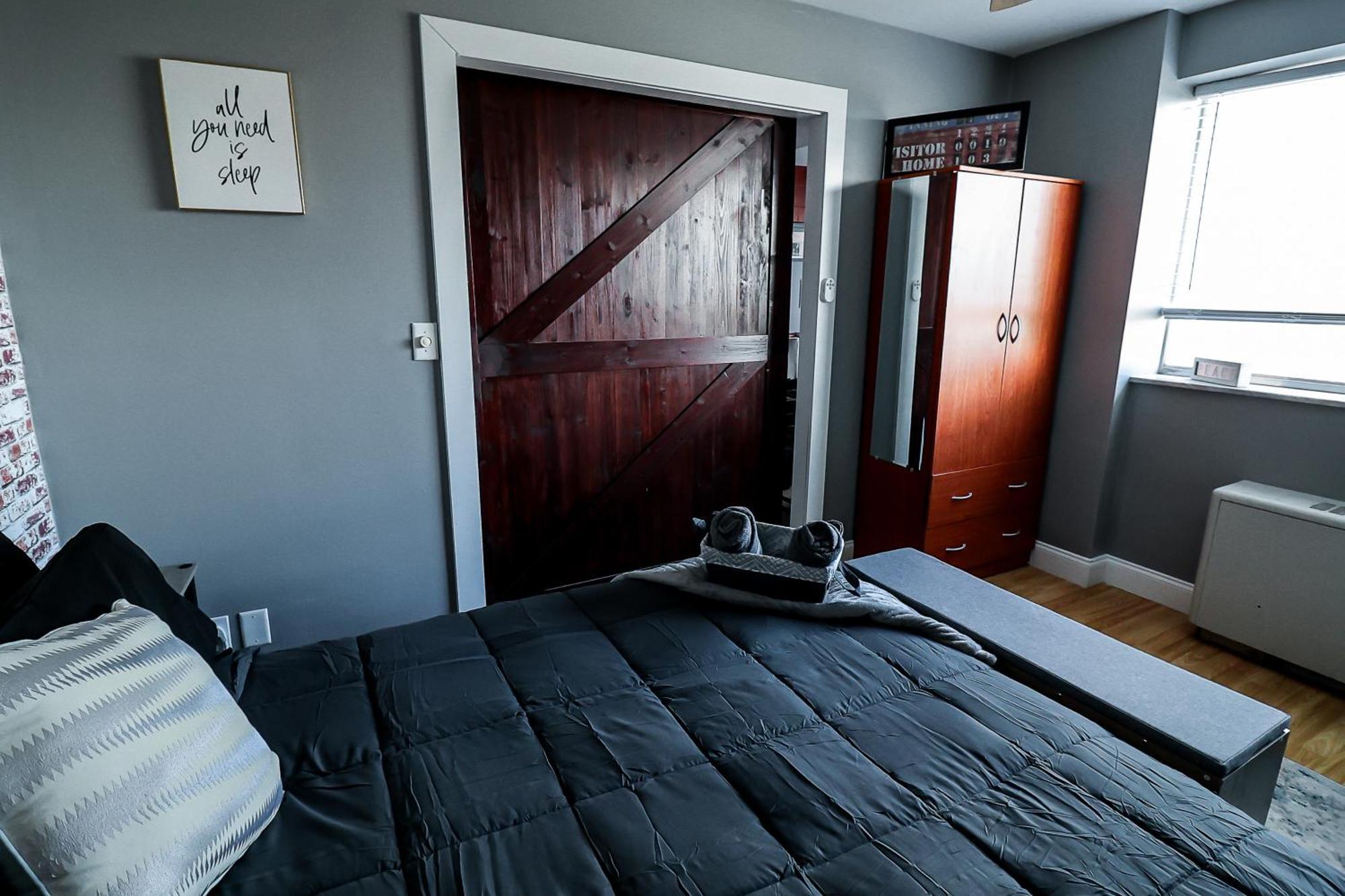 Apartment Highrise Dtwn 3 Bed W King Bed