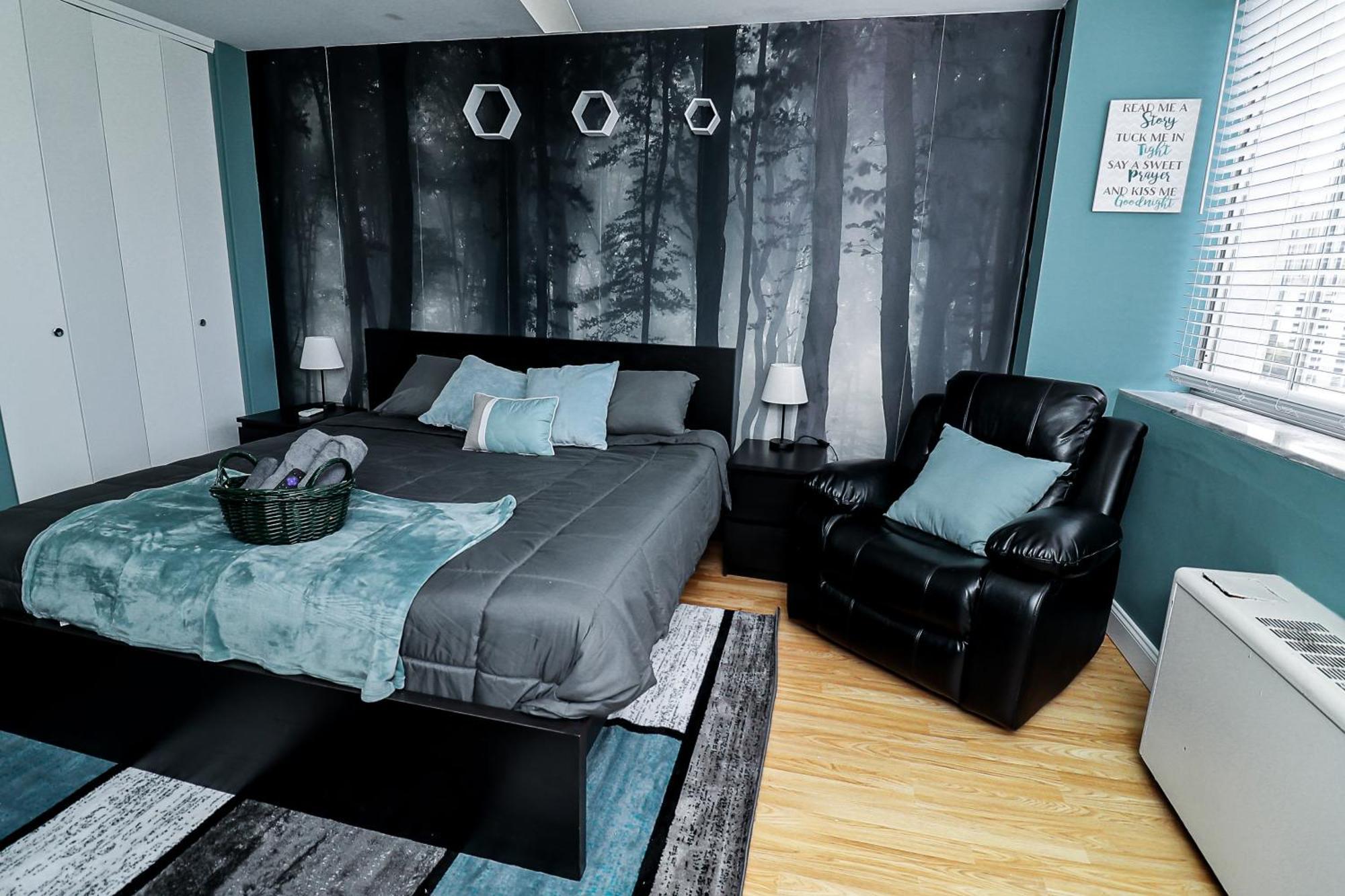 Highrise Dtwn 3 Bed W King Bed Apartment