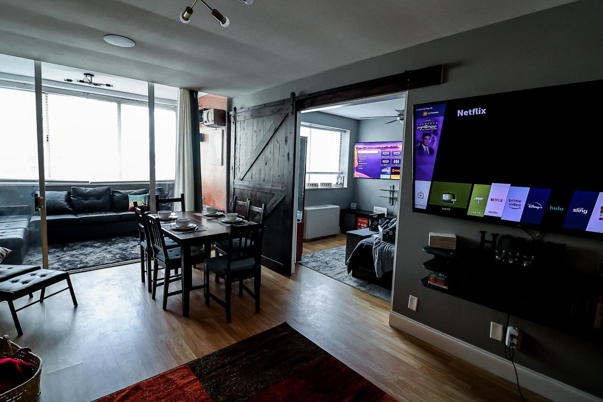 Highrise Dtwn 3 Bed W King Bed