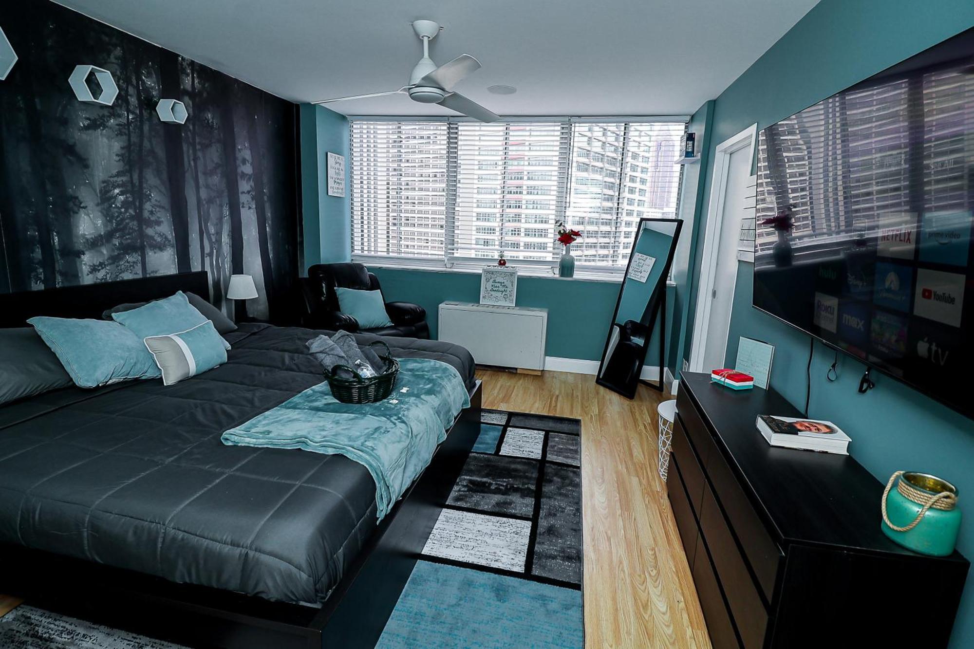 Highrise Dtwn 3 Bed W King Bed Apartment *