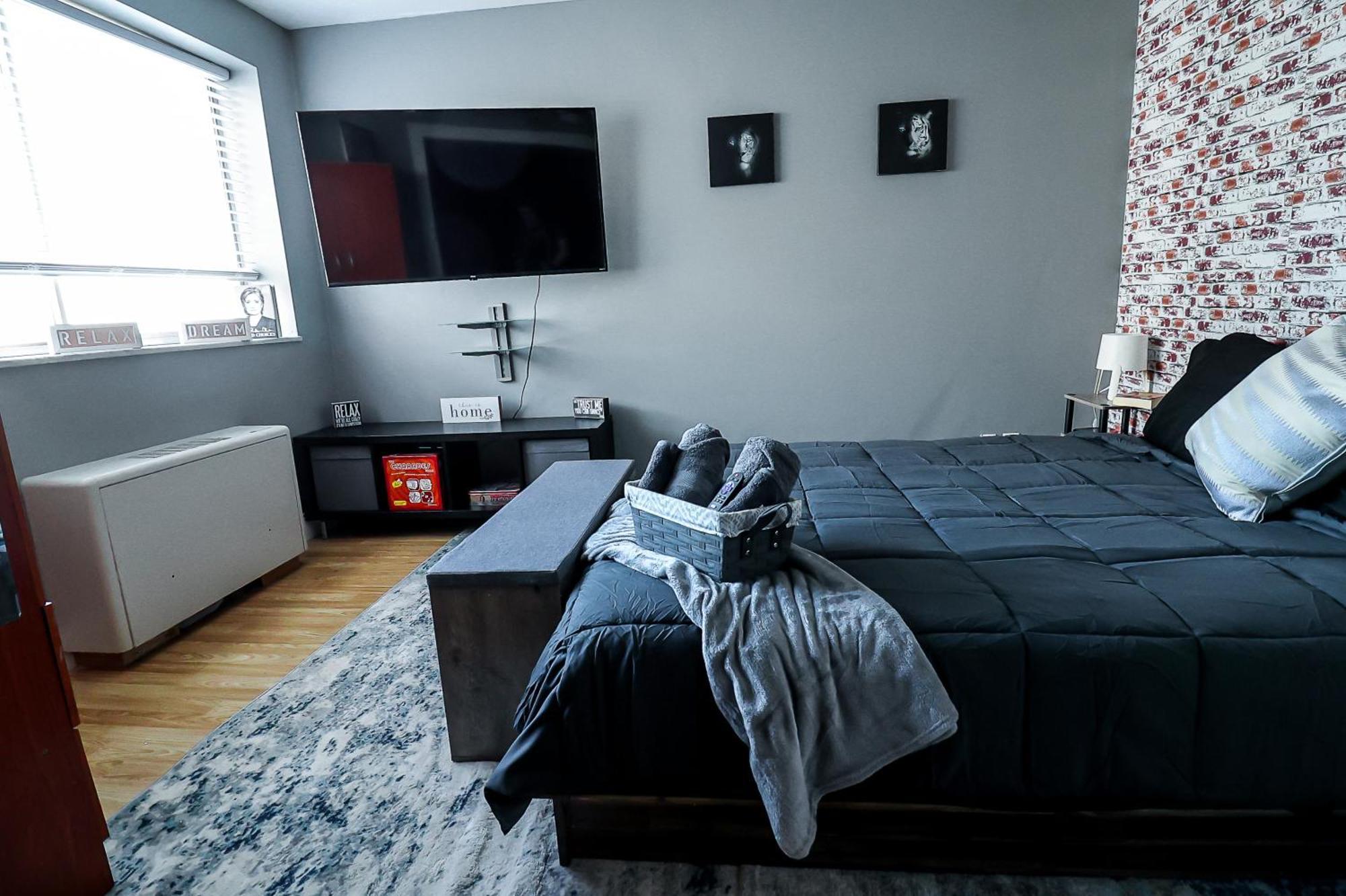 Apartment Highrise Dtwn 3 Bed W King Bed *
