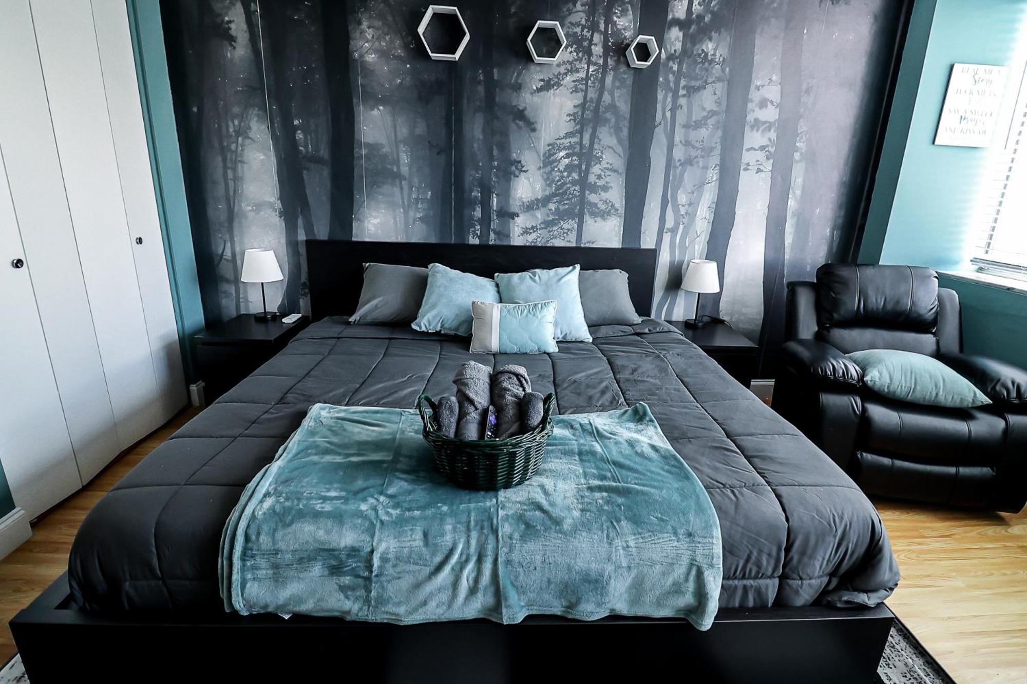 Apartment Highrise Dtwn 3 Bed W King Bed
