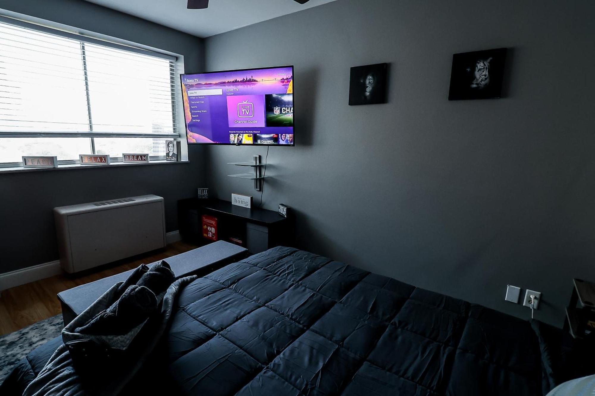 Apartment Highrise Dtwn 3 Bed W King Bed *