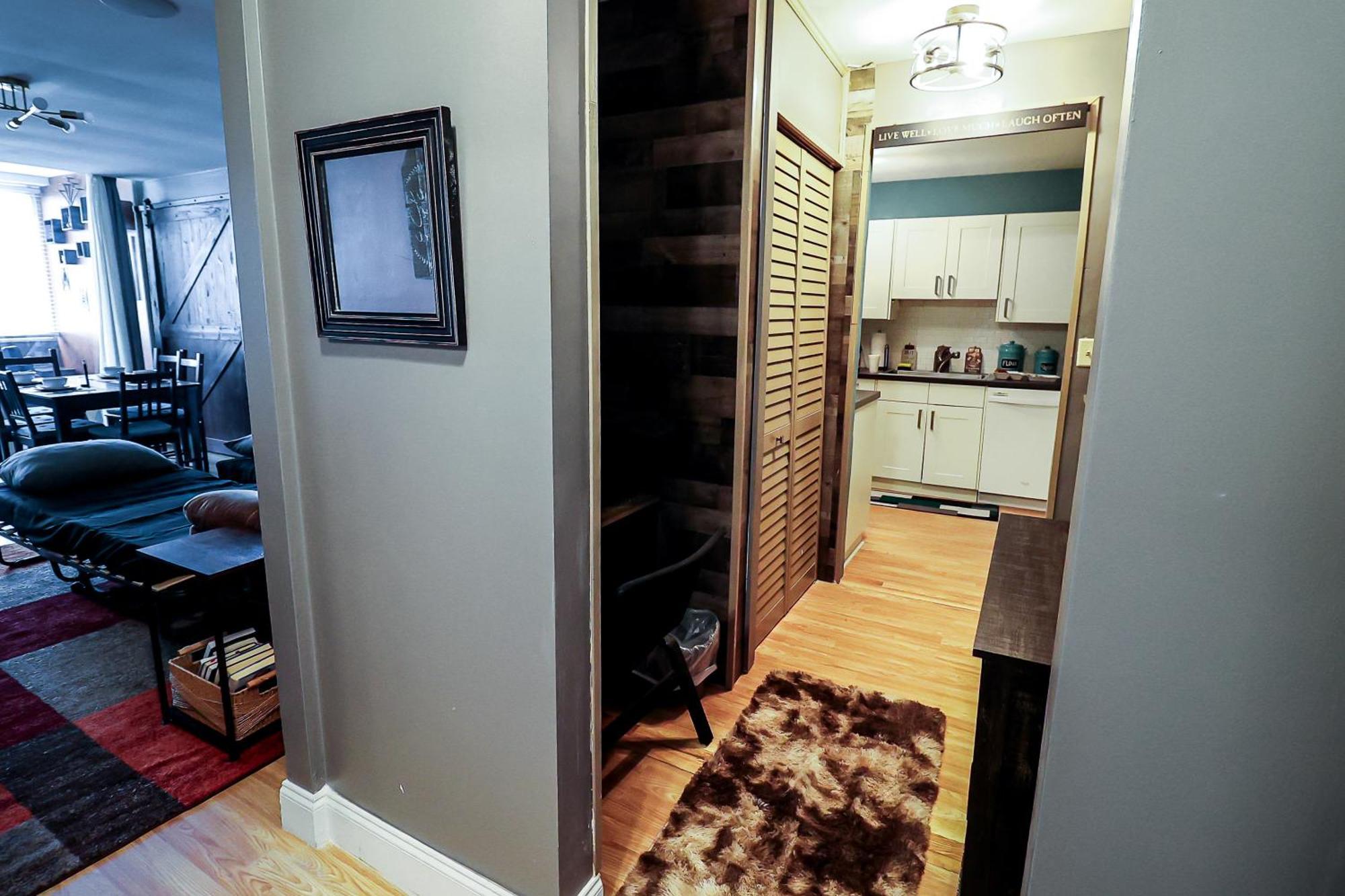 Highrise Dtwn 3 Bed W King Bed Apartment